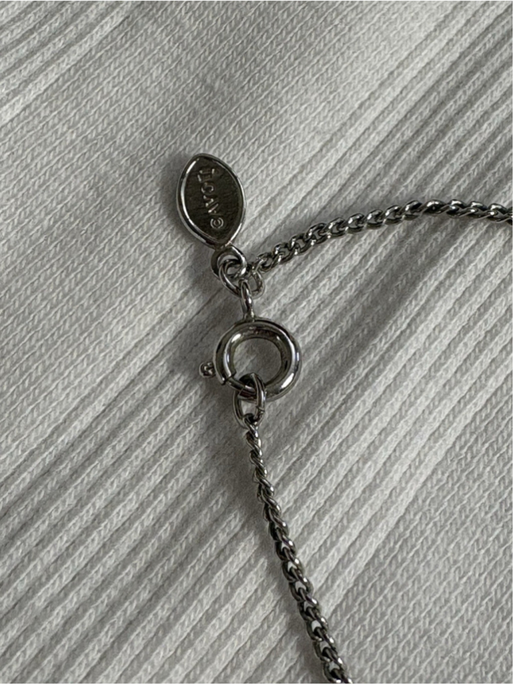 Vintage Avon Necklace Silver Tone Dove Pendant Blue Stone 1970s era - 19" chain - Picture 5 of 6